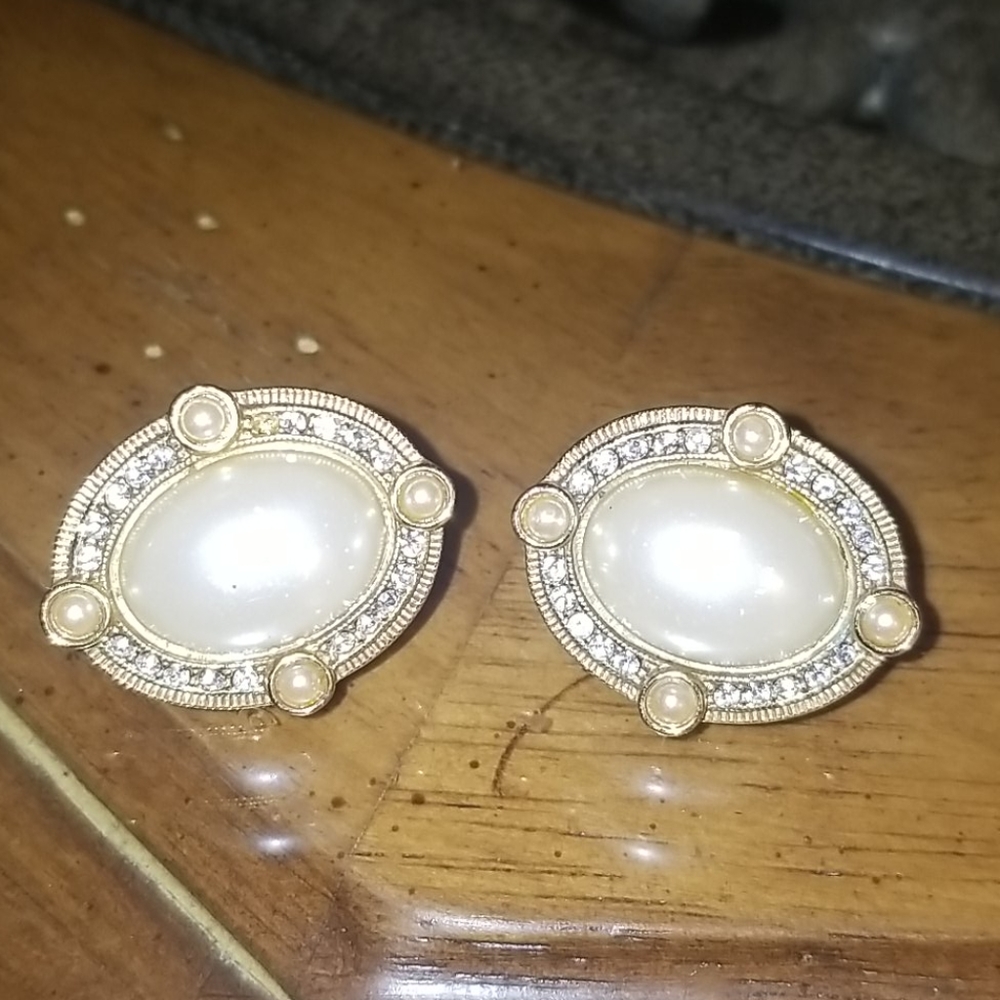 Vintage clip earrings PM 1554